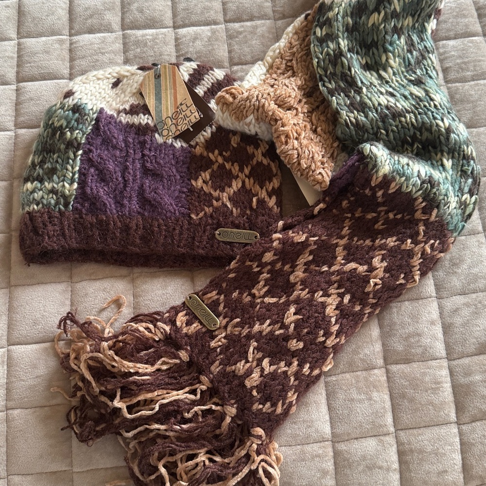 O'Neill Multicolor Knit Hat and Scarf Set